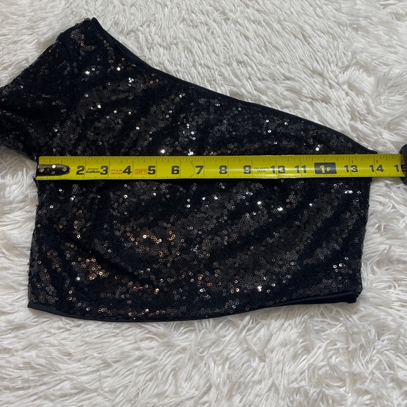 Lulu's Shimmering Black SEQUIN ONE ARM CROP TOP WOMENS SIZE XS - Picture 2 of 7
